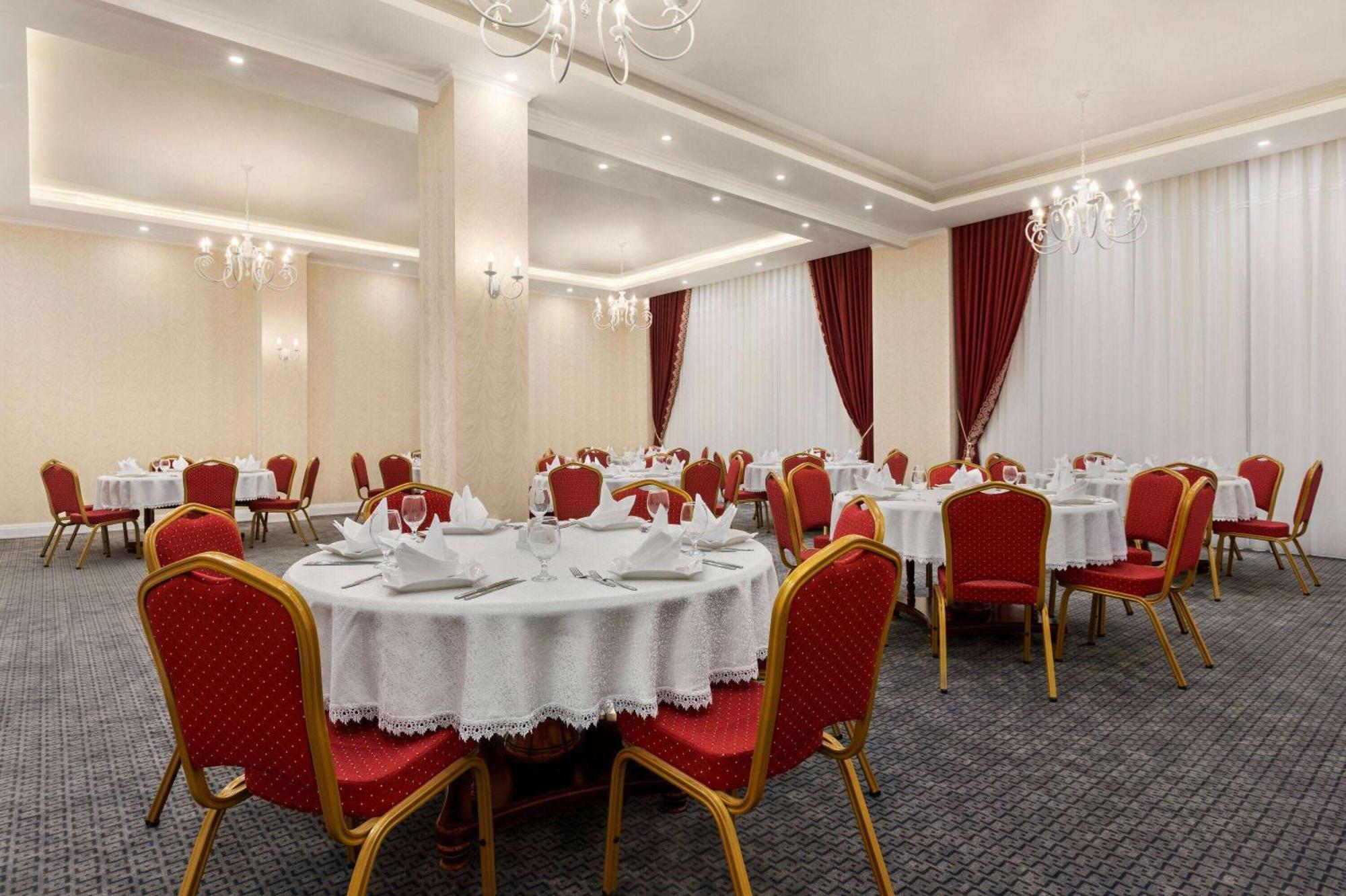 מלון Ramada By Wyndham שימקנט מראה חיצוני תמונה